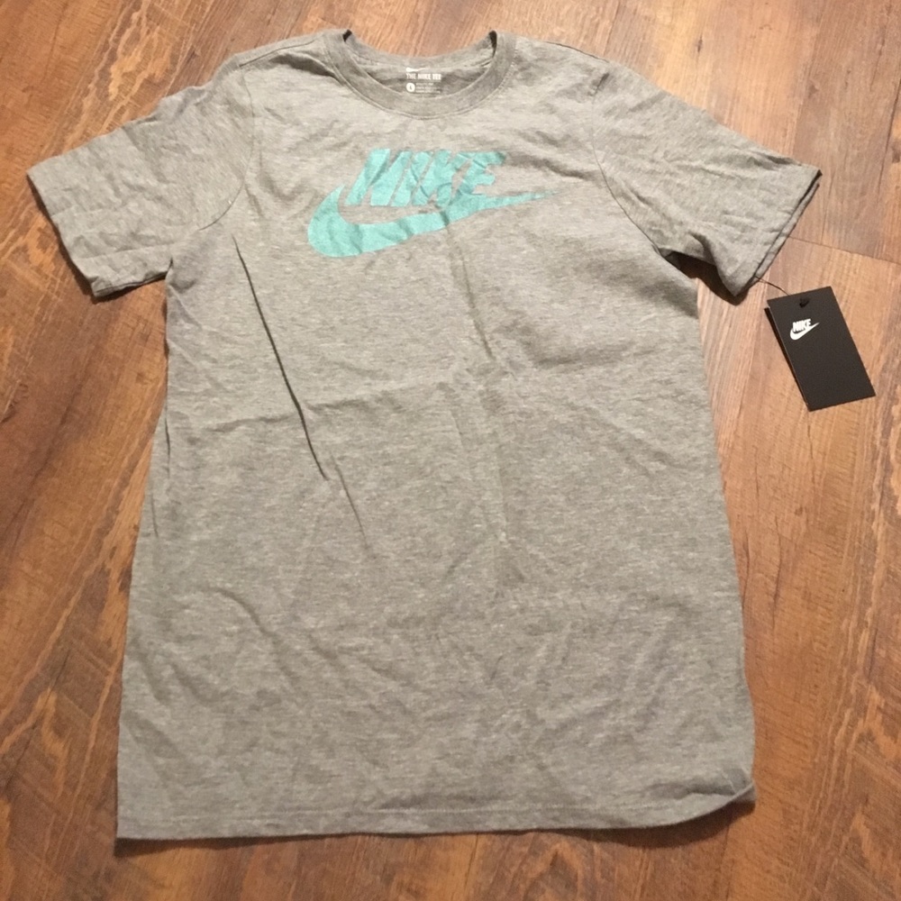New Nike Boys Large Shirt